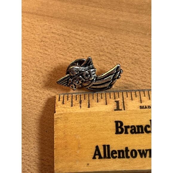 Assortment of 6 Pins Angels, Bowling, Flag - Picture 10 of 12